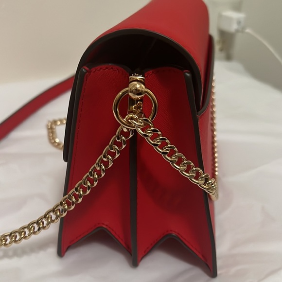 Tory Burch red bag with gold chain - Picture 5 of 5
